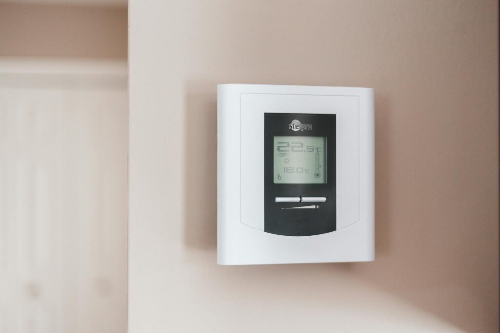 programmable thermostat vs smart thermostat: which - Programmable vs Smart Thermostat: Which Saves More?